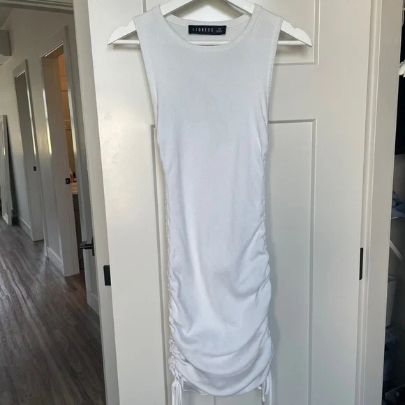 Lioness white dress - Picture 2 of 3